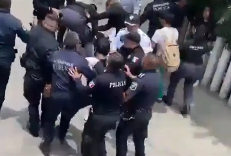 Los tratan como delincuentes: Videos exhiben operativo policial contra alumnos del Conalep Huixquilucan