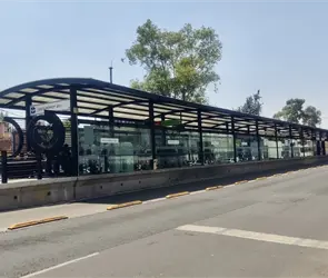 Tragedia en la L&iacute;nea 5 del Metrob&uacute;s: hombre muere en estaci&oacute;n Escuadr&oacute;n 201