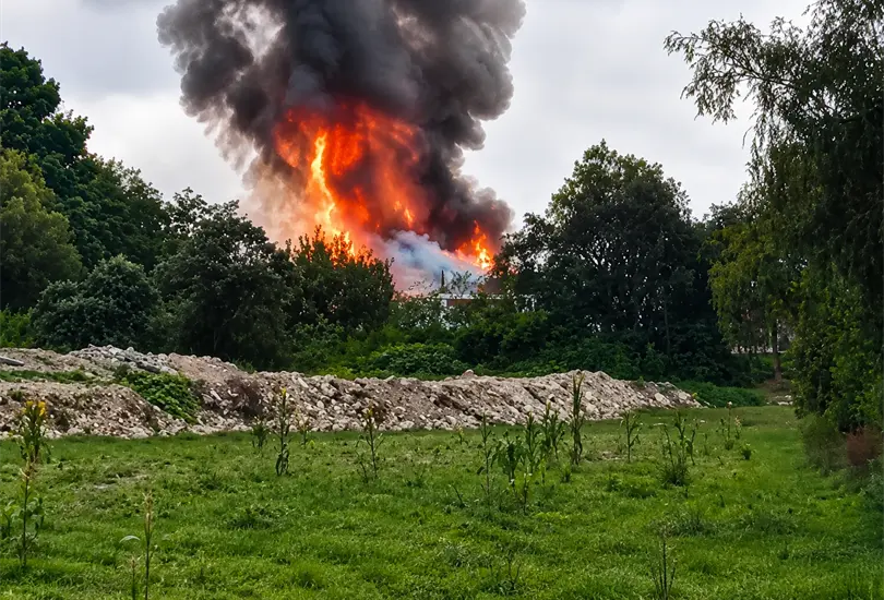 Video muestra otra explosi&oacute;n durante incendio de pipas en Tepeaca, Puebla.