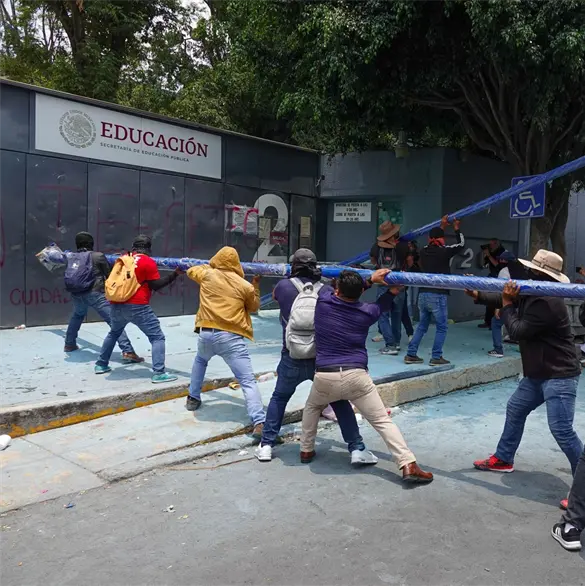 Esta es la sanci&oacute;n que podr&iacute;an enfrentar los miembros de la CNTE tras vandalizar la SEP