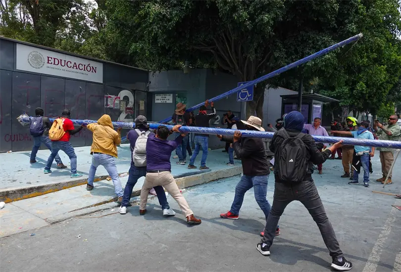 Se registraron afectaciones materiales y un conato de incendio que oblig&oacute; a la movilizaci&oacute;n de cuerpos de emergencia.