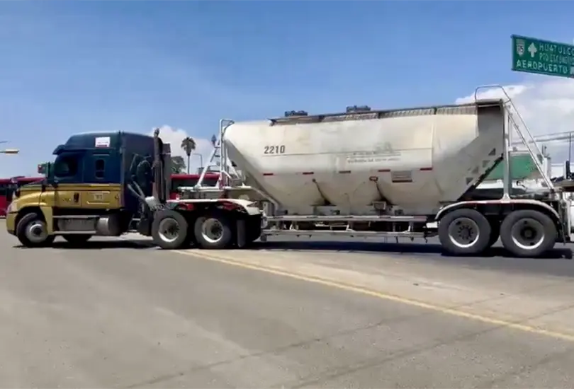 Transportistas amenazan con bloqueos en CDMX y carreteras del pa&iacute;s el d&iacute;a de la inauguraci&oacute;n del Mundial 2026
