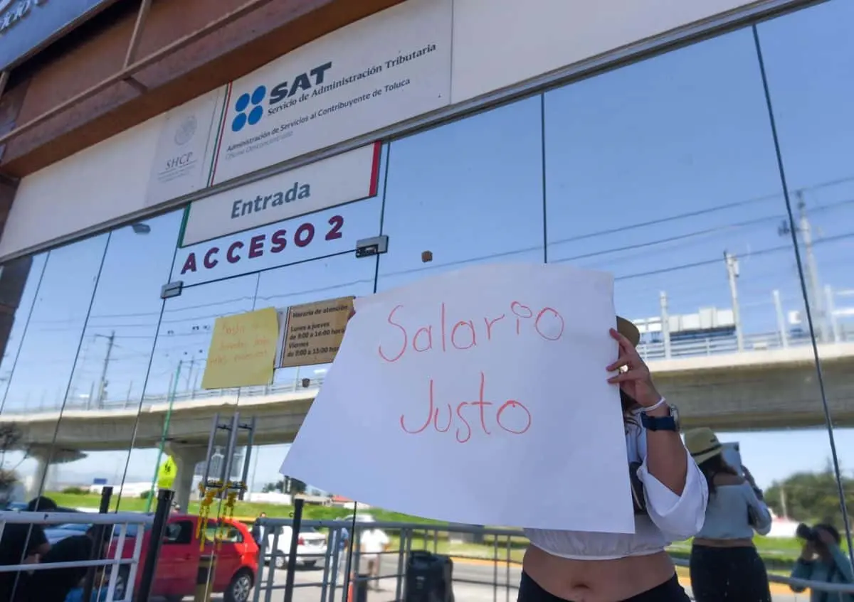 SAT aclara si adultos mayores deben pagar impuestos por la Pensión Bienestar. Cuartoscuro.