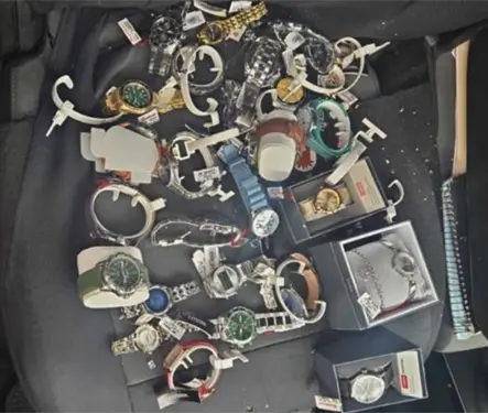 Detienen a tres j&oacute;venes tras asalto a tienda de relojes en Coyoac&aacute;n