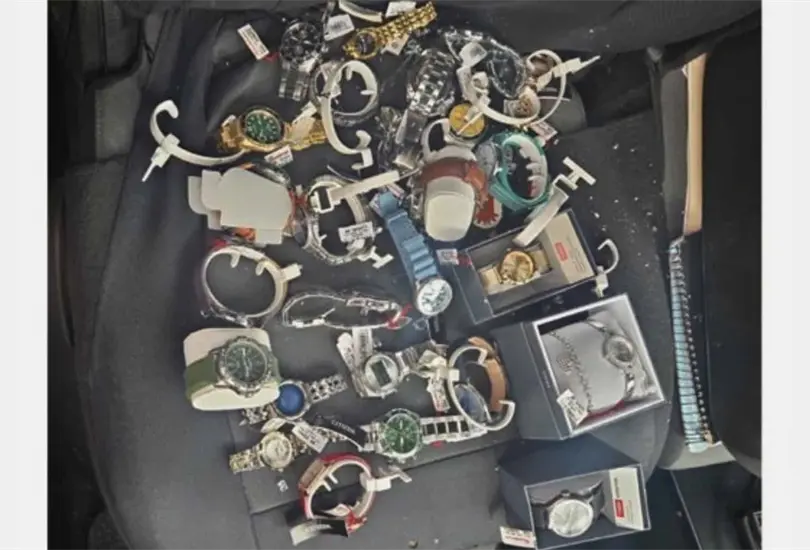 Detienen a tres j&oacute;venes tras asalto a tienda de relojes en Coyoac&aacute;n