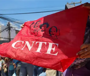 La CNTE ampl&iacute;a su ofensiva: bloquea vialidades y protesta en Televisa y TV Azteca