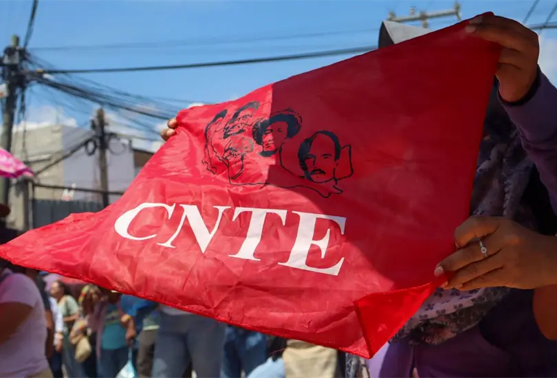 CNTE bloquea vialidades y protesta en Televisa y TV Azteca CNTE bloquea vialidades y protesta en Televisa y TV Azteca