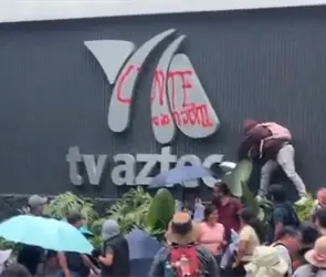 CNTE arremete contra TV Azteca: golpes, pintas y da&ntilde;os en la televisora