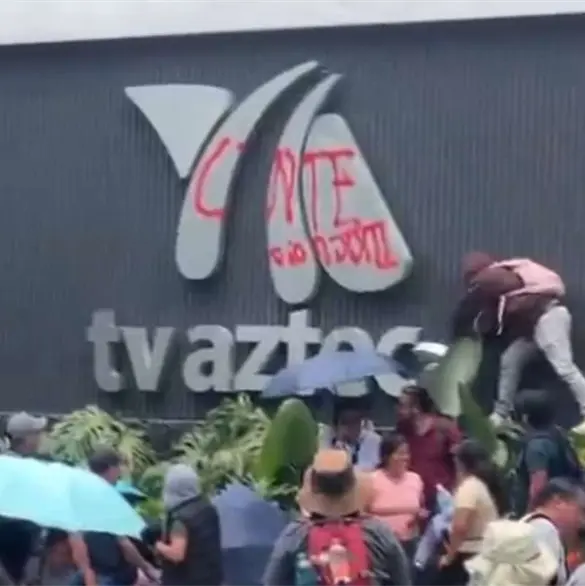 CNTE arremete contra TV Azteca: golpes, pintas y daños en la televisora