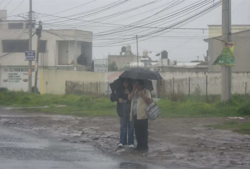 Momento en que Boris toc&oacute; tierra en Guerrero y Oaxaca; lista de estados con lluvias torrenciales hoy.