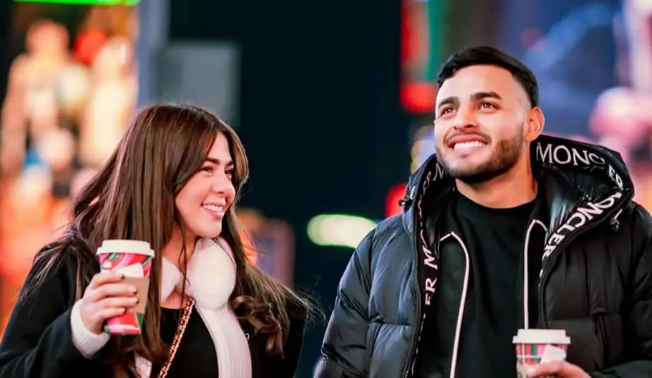 Paula González y Alexis Vega iniciaron su relación en 2016 y han permanecido juntos desde entonces. En 2021 formalizaron su unión mediante una boda civil. La pareja tiene dos hijos, Victoria y Alexander. Paula González y Alexis Vega iniciaron su relación en 2016 y han permanecido juntos desde entonces. En 2021 formalizaron su unión mediante una boda civil. La pareja tiene dos hijos, Victoria y Alexander.