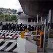 Normalistas de Ayotzinapa se unen a la CNTE y toman la caseta de Tlalpan; liberan paso y desatan caos vial