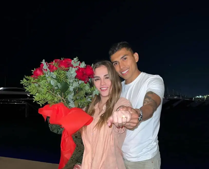 Gabriela Ríos y Orbelín Pineda han construido una relación marcada por el apoyo mutuo. La familia se trasladó a Grecia cuando el futbolista fichó con el AEK Atenas. La pareja se casó en junio de 2023 y tiene dos hijos.<br> Gabriela Ríos y Orbelín Pineda han construido una relación marcada por el apoyo mutuo. La familia se trasladó a Grecia cuando el futbolista fichó con el AEK Atenas. La pareja se casó en junio de 2023 y tiene dos hijos.<br>