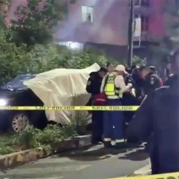 Ejecutan a pareja dentro de un auto en Paseo de la Reforma; sicarios huyeron en motocicleta
