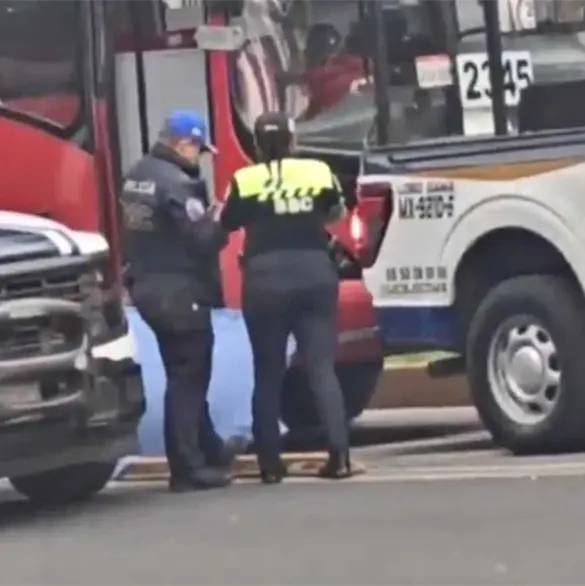 Fatal accidente en el Metrob&uacute;s de la CDMX: mujer muere tras ser arrollada en la colonia Escand&oacute;n