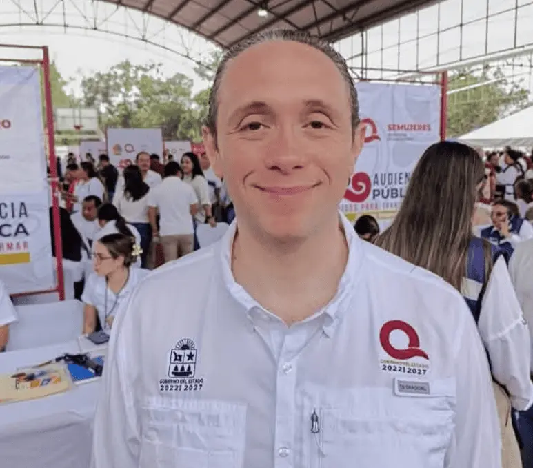 Las publicaciones generaron debate debido a que el costo de algunos asientos VIP del encuentro representaría varios meses de ingresos para un servidor público con percepciones similares a las reportadas oficialmente. X.