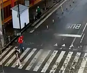 Video capta abandono de un feto en calles de Toluca; buscan a las responsables 