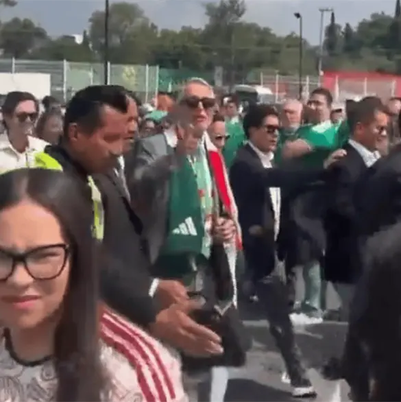 Salinas Pliego arribó al Estadio Ciudad de México y así lo recibieron Salinas Pliego arribó al Estadio Ciudad de México y así lo recibieron