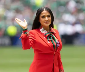 Ante ausencia de Sheinbaum, Salma Hayek representa a M&eacute;xico en el Mundial 2026