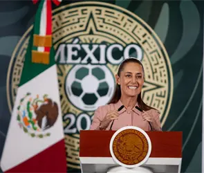 As&iacute; fue la llegada de Sheinbaum al Mundial: con jersey de la Selecci&oacute;n y rodeada de aficionados