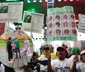 "Quisieron golpearla": madre buscadora relata agresi&oacute;n de aficionados que tomaron lona de personas desaparecidas