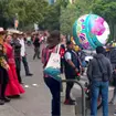 Le llueven abucheos a Clara Brugada durante el Gran Desfile Mundialista en CDMX Le llueven abucheos a Clara Brugada durante el Gran Desfile Mundialista en CDMX