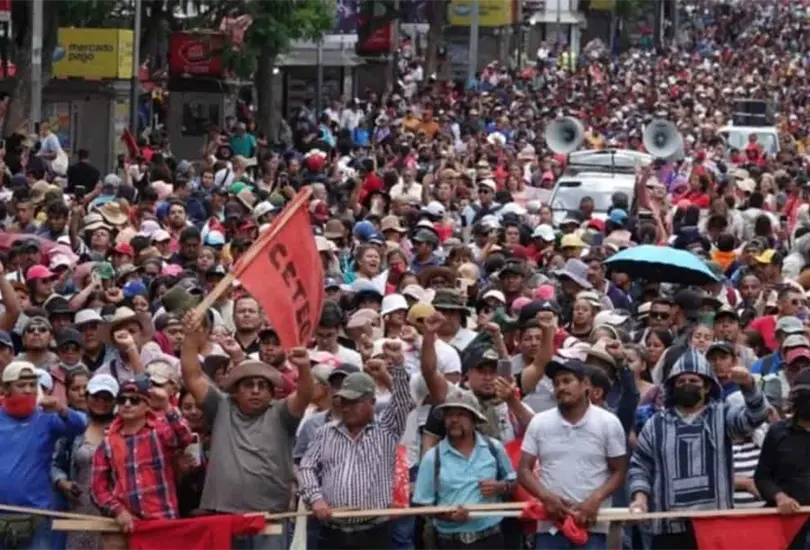 Maestros de Oaxaca, Chiapas y Guerrero respaldan la permanencia del plant&oacute;n en la capital y llaman a fortalecer la organizaci&oacute;n.
