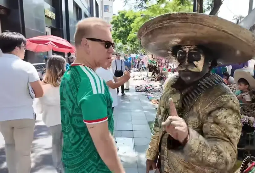 Estatua viviente proh&iacute;be grabar