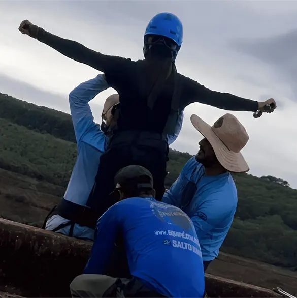 Instructores que lanzaron a joven al vacío sin cuerda rompen el silencio; esto respondieron en su defensa