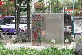 Ajoloba&ntilde;os en CDMX: cobran, autorizan el acceso... pero la puerta no abre