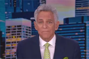 Conductor anuncia su retiro en noticiero en vivo tras ser diagnosticado con Alzheimer