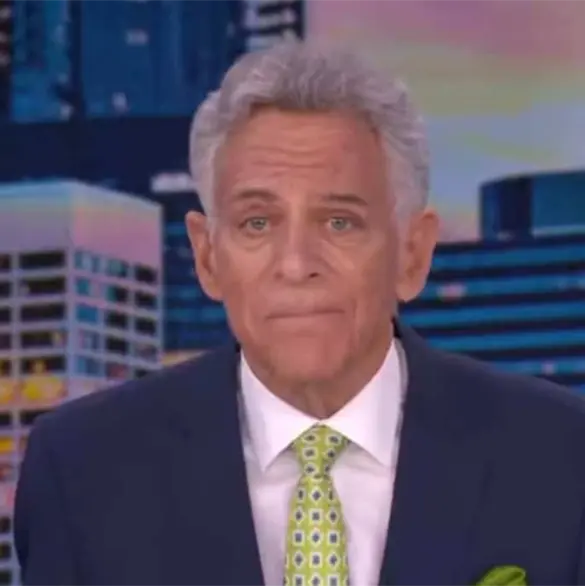Conductor anuncia su retiro en noticiero en vivo tras ser diagnosticado con Alzheimer Conductor anuncia su retiro en noticiero en vivo tras ser diagnosticado con Alzheimer