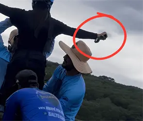 "No debieron haberla tocado": Testigo revela c&oacute;mo los instructores quitaron la c&aacute;mara a la joven tras lanzarla al vac&iacute;o