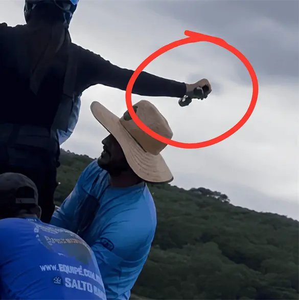 "No debieron haberla tocado": Testigo revela c&oacute;mo los instructores quitaron la c&aacute;mara a la joven tras lanzarla al vac&iacute;o