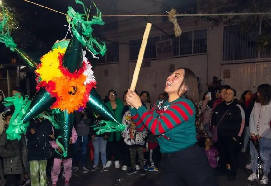 Pegarle a la piñata<br>