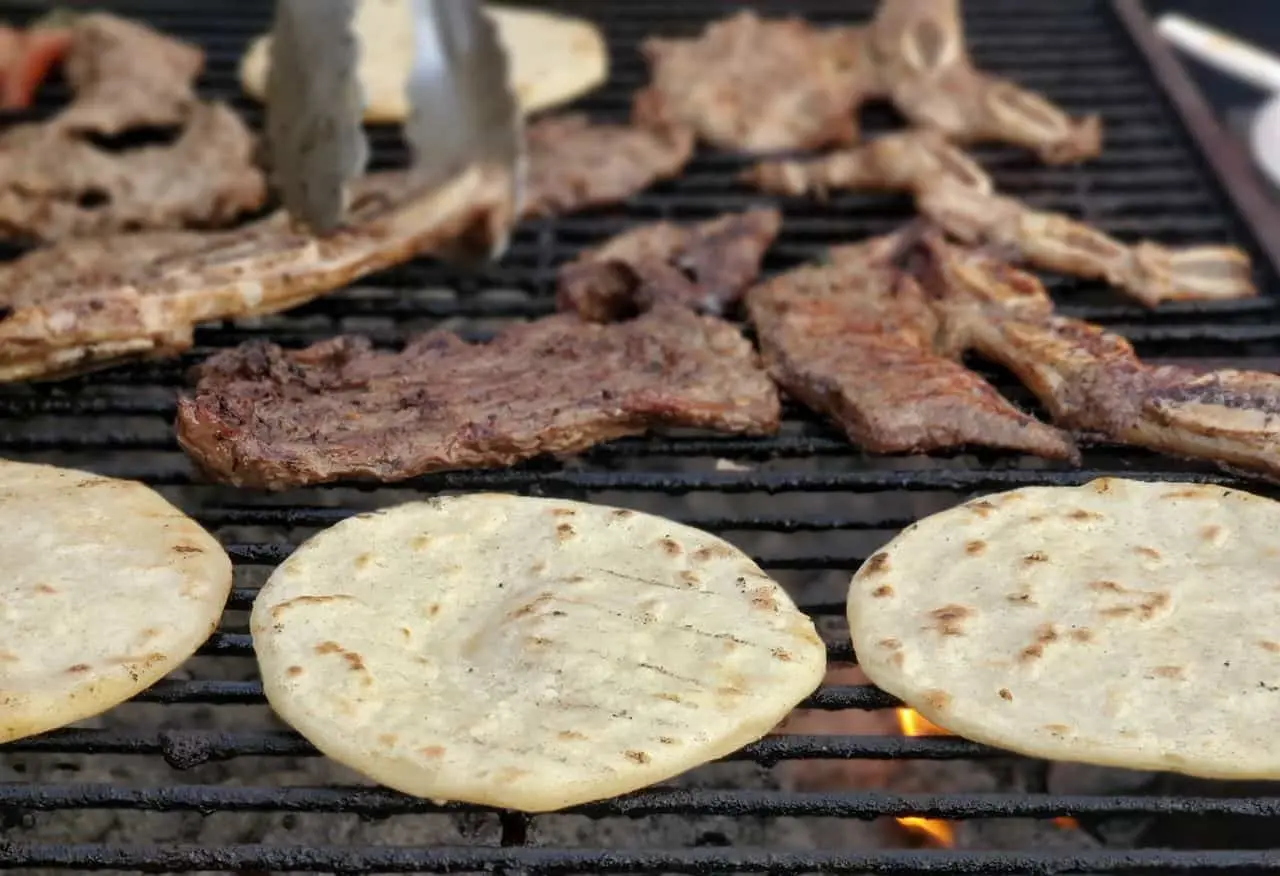 Comer casi cualquier platillo con tortillas