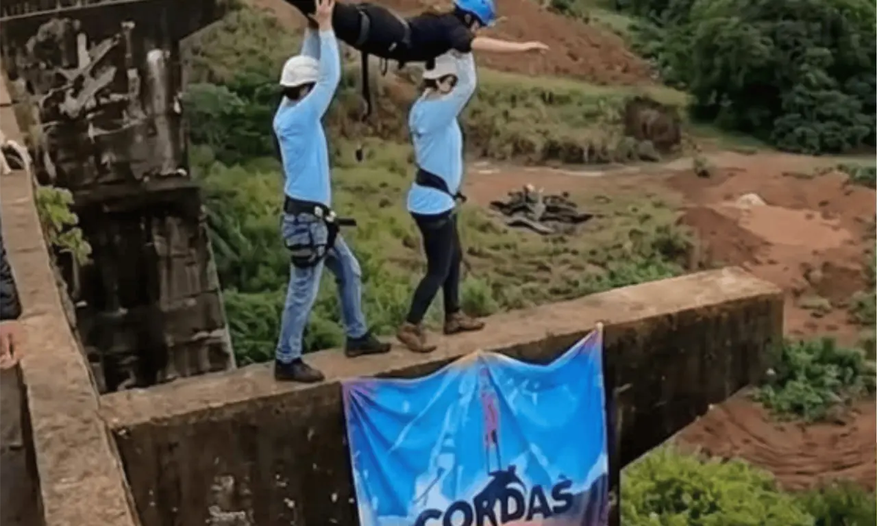  Maria Eduarda participaba en una actividad comercial de rope jumping cuando ocurrió el accidente que terminó con su vida. 