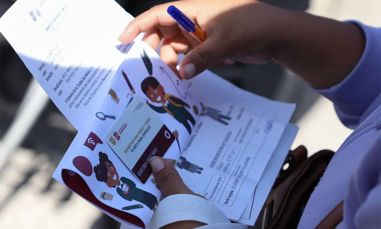  El apoyo económico permite a miles de familias contar con un ingreso adicional para cubrir gastos relacionados con la educación de niñas, niños y adolescentes. 