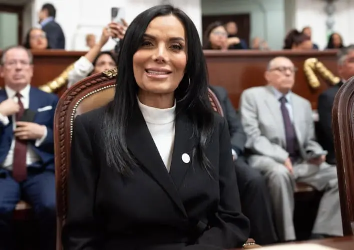 Diana Sánchez Barrios es hija de Alejandra Barrios Richard, reconocida conocida líder de comerciantes ambulantes. Especial
