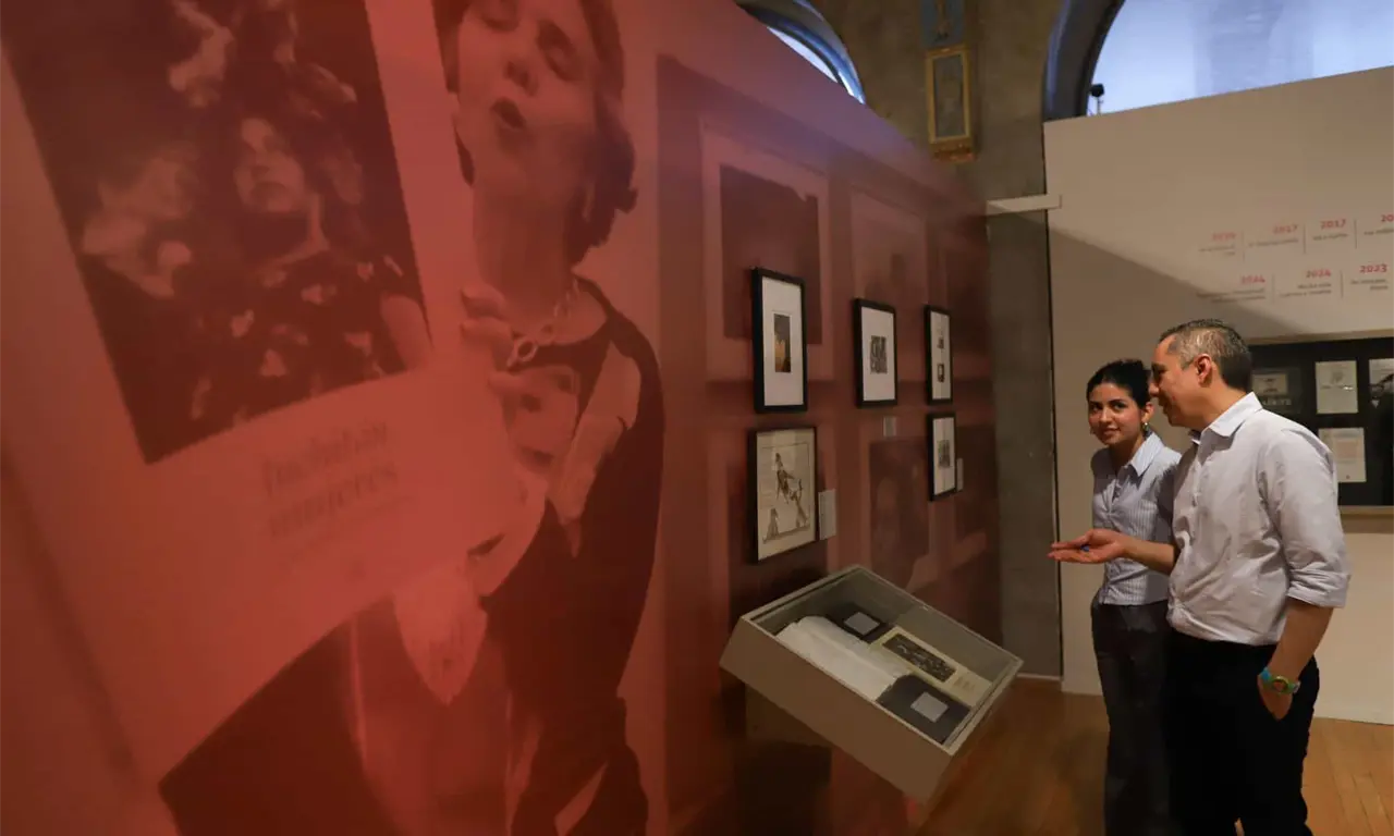  La muestra reúne documentos, fotografías, cartas y objetos personales que permiten descubrir aspectos poco conocidos de la autora galardonada con el Premio Cervantes. 