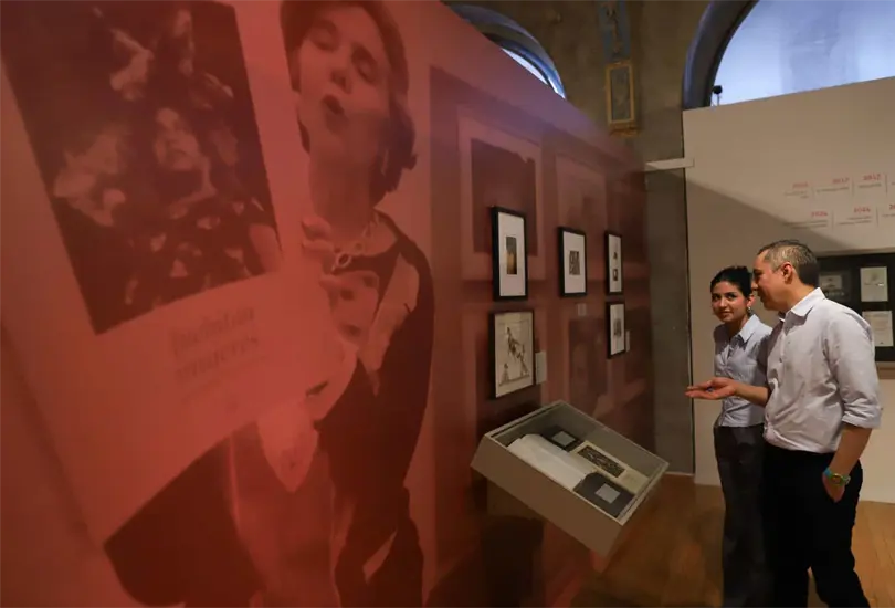 La muestra reúne documentos, fotografías, cartas y objetos personales que permiten descubrir aspectos poco conocidos de la autora galardonada con el Premio Cervantes.