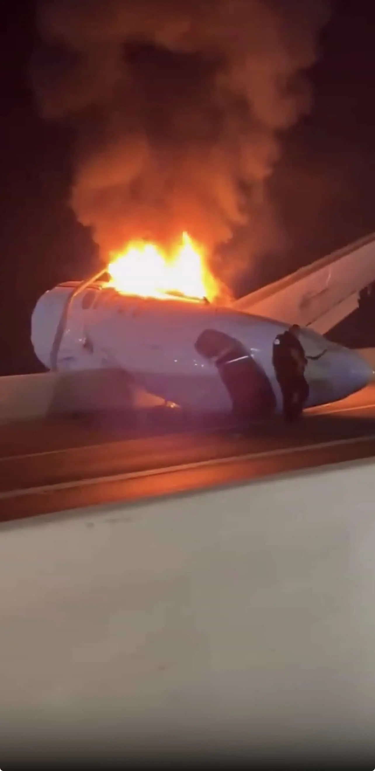El avión salió de Los Cabos El avión salió de Los Cabos