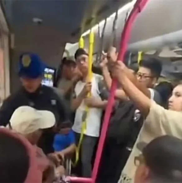 Surge Lady Metrobús: mujer estalla contra hombre en silla de ruedas porque ocupaba mucho espacio Surge Lady Metrobús: mujer estalla contra hombre en silla de ruedas porque ocupaba mucho espacio