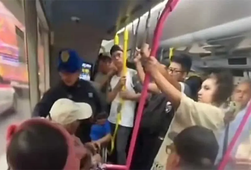 El incidente ocurrió en una unidad del Metrobús de la CDMX. El incidente ocurrió en una unidad del Metrobús de la CDMX.