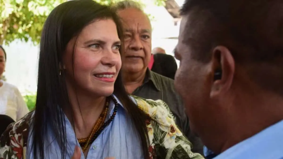  Prima de AMLO lanza críticas contra Trump y lo tacha de “tirano misógino” en Chiapas. 