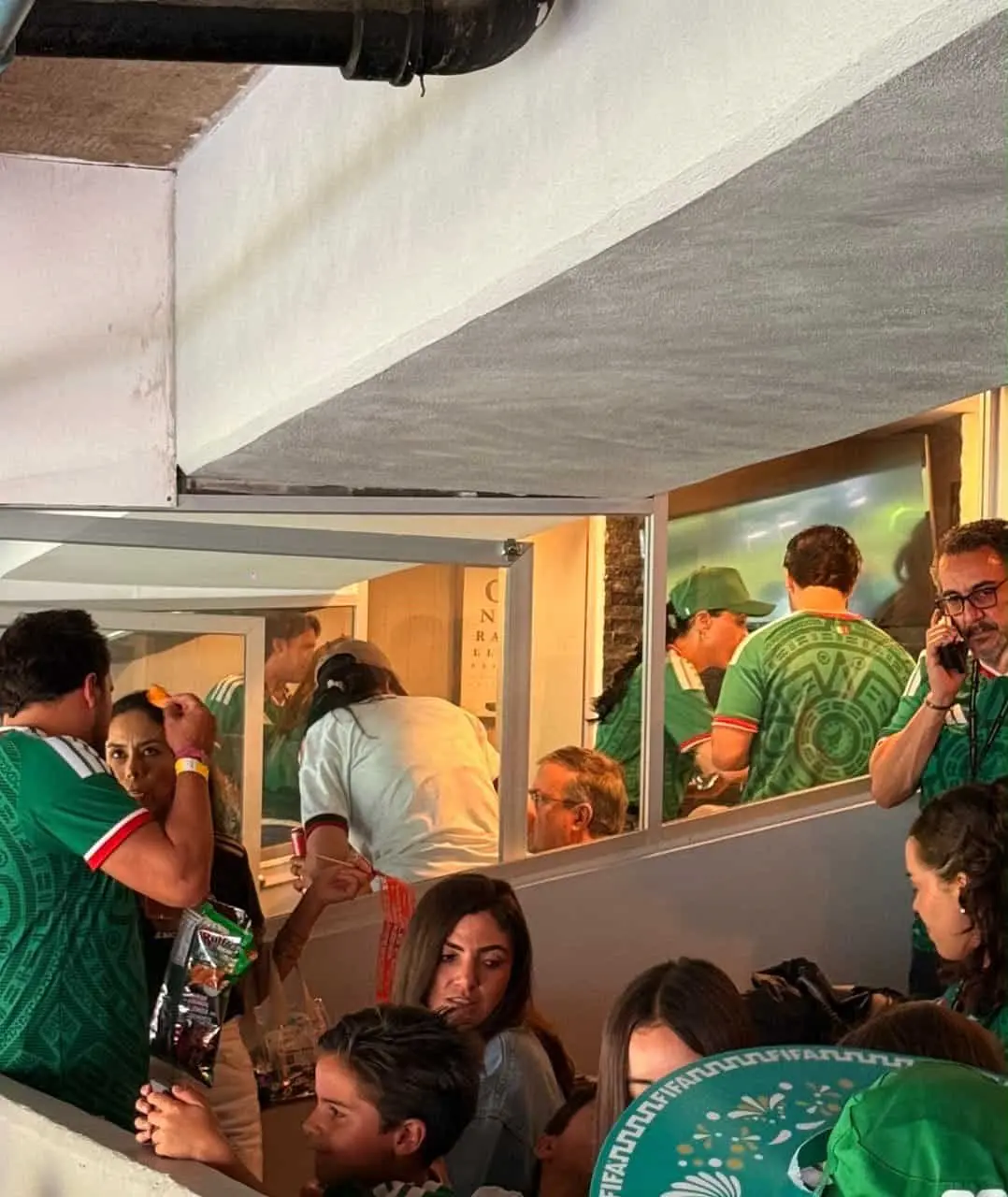 ¿Marcelo Ebrard estuvo en la inauguración del Mundial? Esto es lo que se sabe. X: @vampipe.