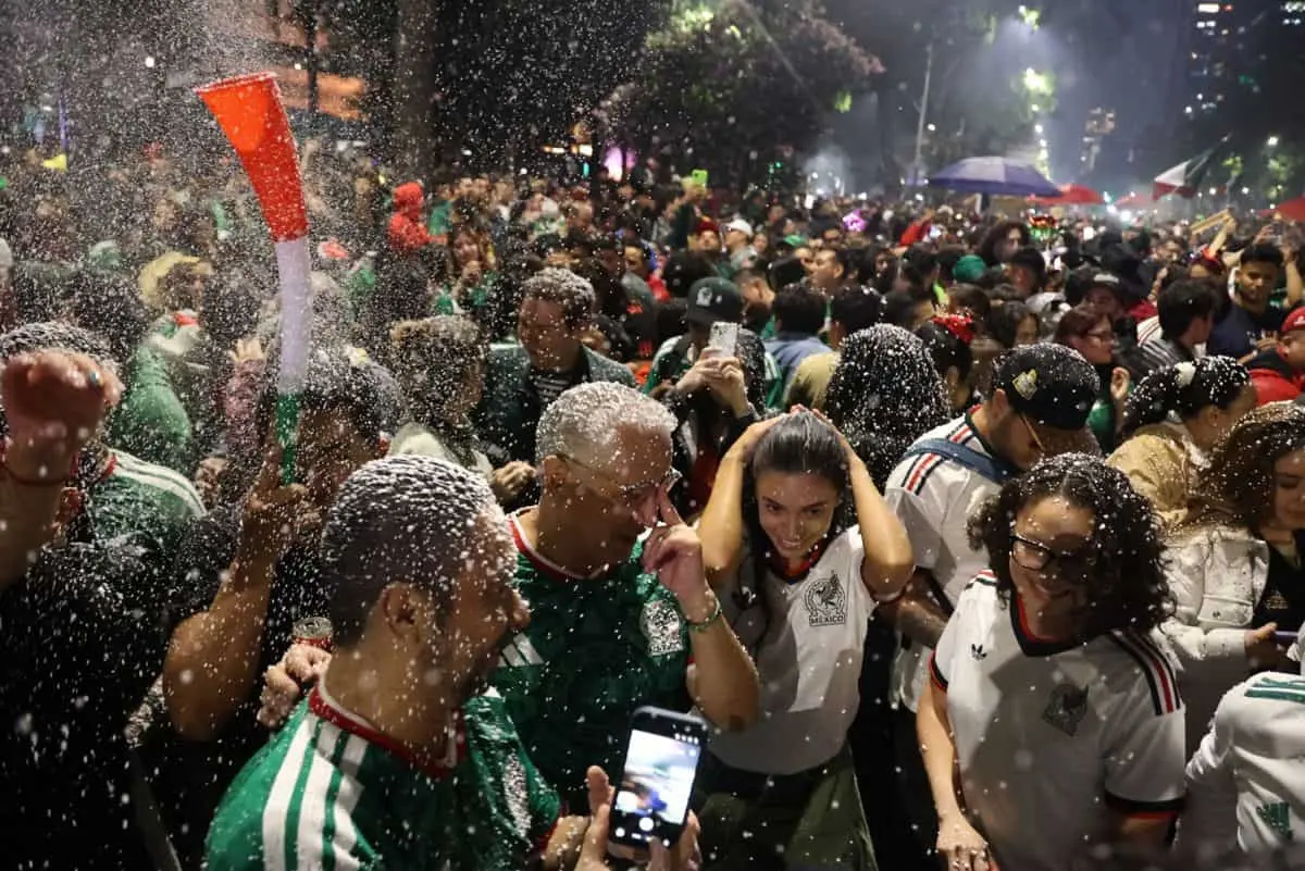 La mayoría de las personas acudió a celebrar. Cuartoscuro.
