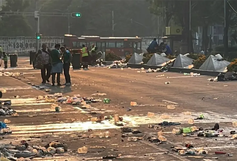 Así quedó Reforma tras el festejo por el triunfo de México ante Corea Así quedó Reforma tras el festejo por el triunfo de México ante Corea