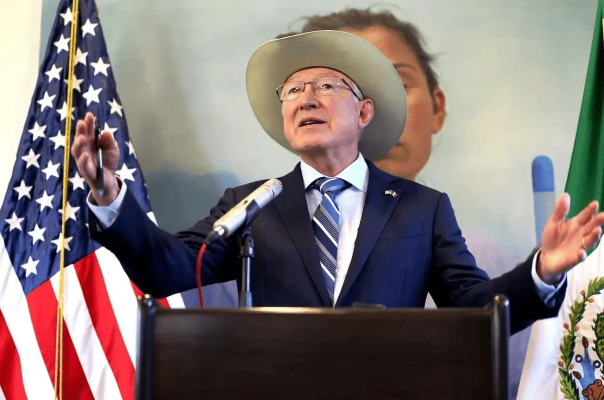 Ken Salazar arremete contra AMLO Especial