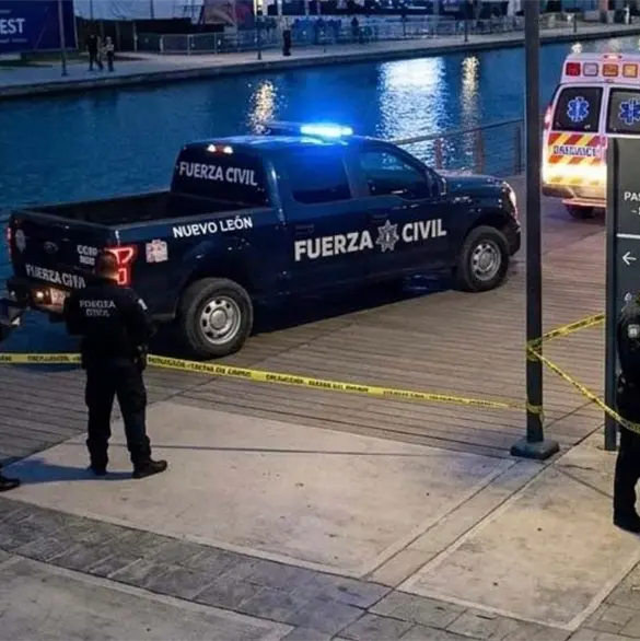 Hallan cuerpo flotando en Paseo Santa Luc&iacute;a, en pleno Fan Fest Monterrey